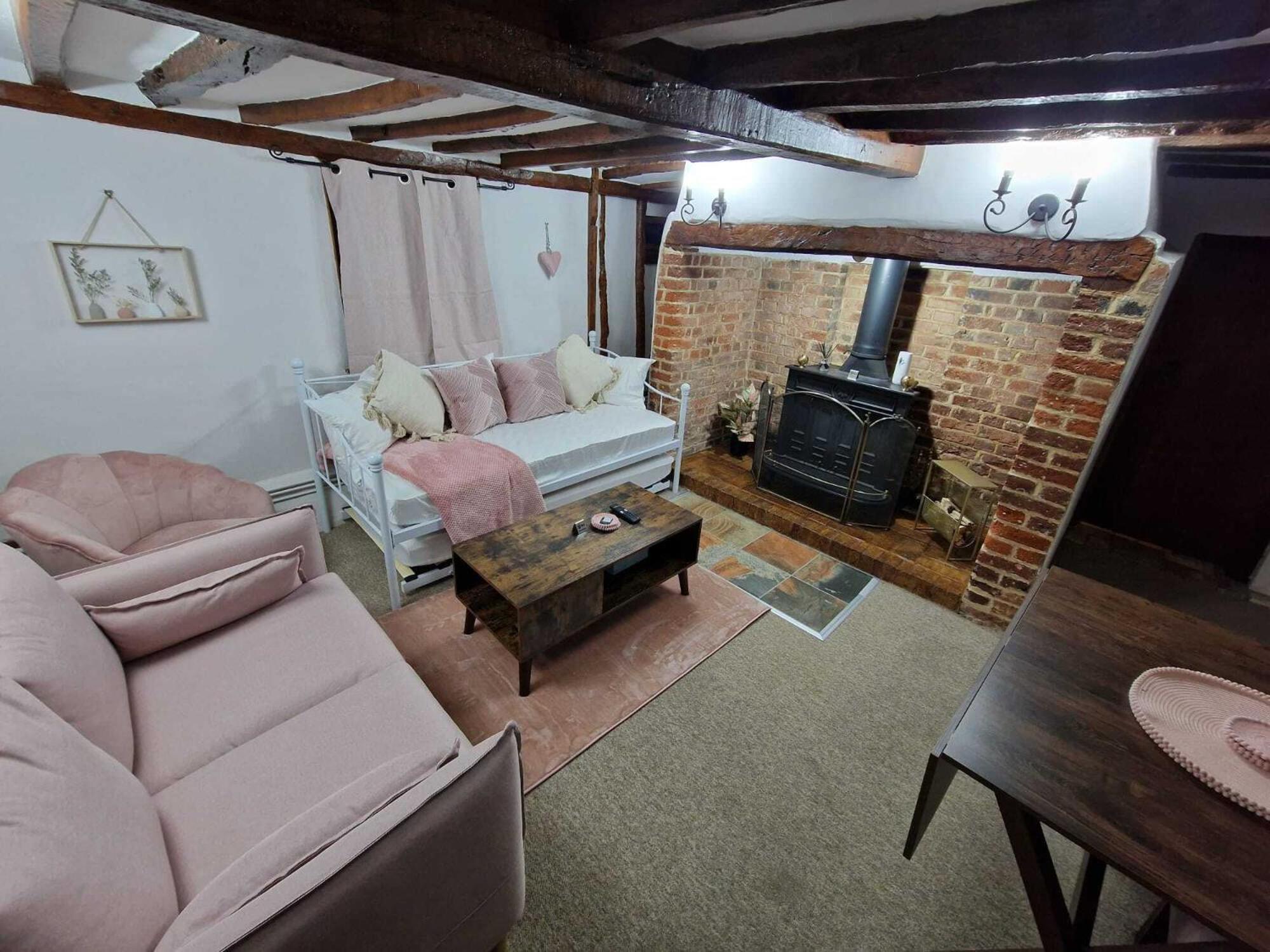 Two Bedroom Grade Ll Cottage At Az Luxury Stays Honey Horsefield With Wifi And Free Parking Hundon Exterior photo